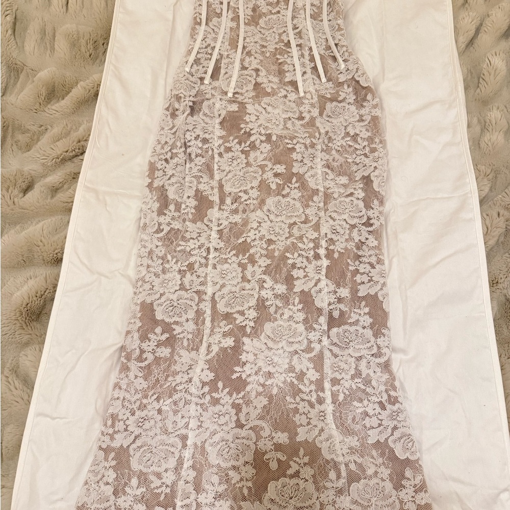 V. Chapman Capulet Dress in White Chantilly Lace